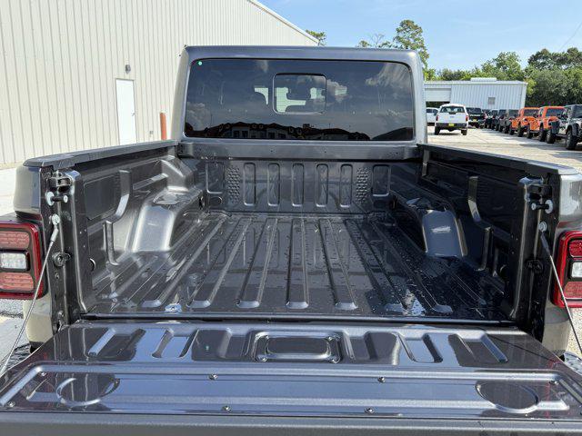 new 2025 Jeep Gladiator car, priced at $47,167