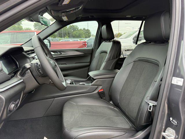 new 2025 Jeep Grand Cherokee car, priced at $35,905