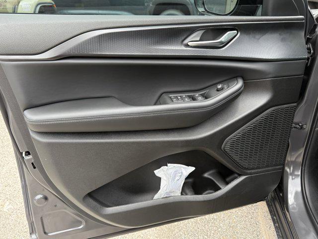 new 2025 Jeep Grand Cherokee car, priced at $35,905