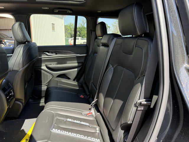 new 2025 Jeep Grand Cherokee car, priced at $41,644