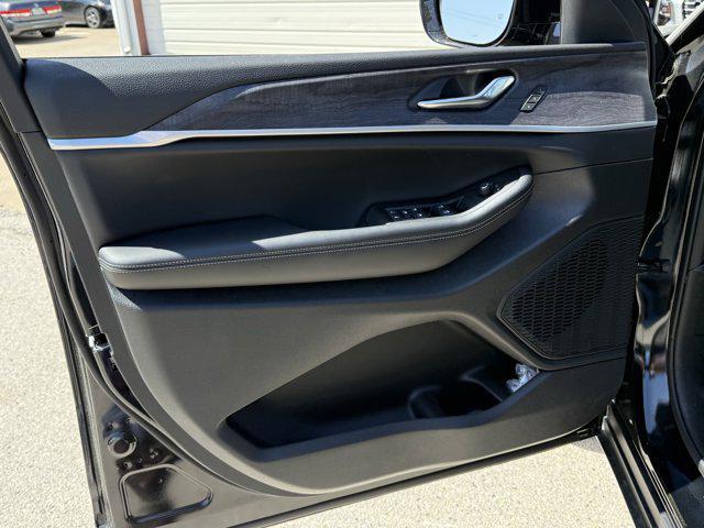 new 2025 Jeep Grand Cherokee car, priced at $41,644
