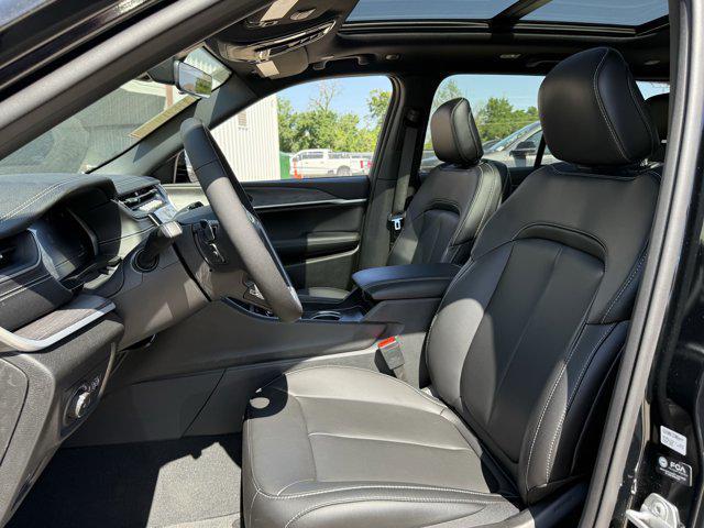 new 2025 Jeep Grand Cherokee car, priced at $41,644