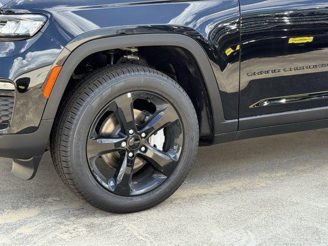 new 2025 Jeep Grand Cherokee car, priced at $40,742