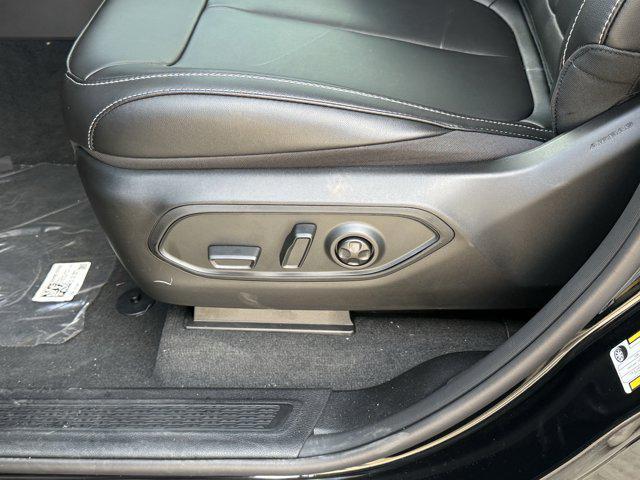 new 2025 Jeep Grand Cherokee car, priced at $40,742