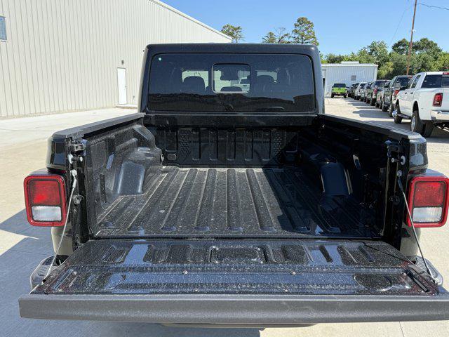 new 2025 Jeep Gladiator car, priced at $37,950