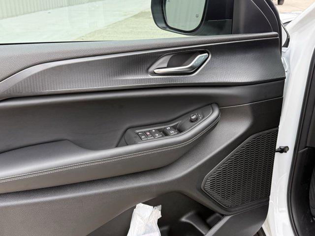 new 2025 Jeep Grand Cherokee L car, priced at $35,178