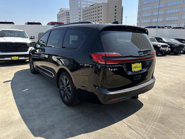 new 2024 Chrysler Pacifica car, priced at $36,157