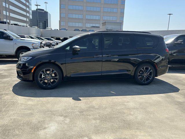 new 2024 Chrysler Pacifica car, priced at $36,157