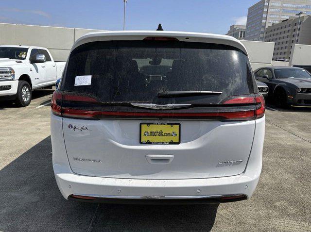 new 2024 Chrysler Pacifica car, priced at $39,874