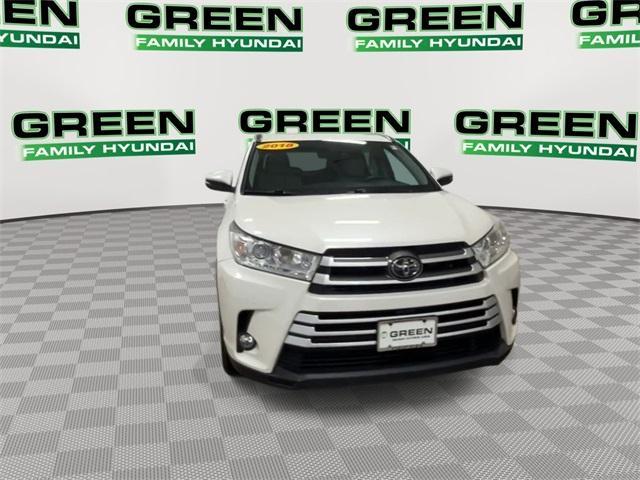 used 2018 Toyota Highlander car, priced at $23,625