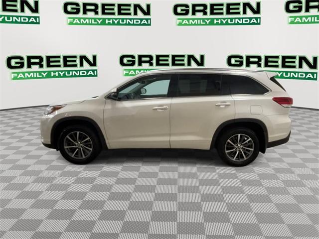 used 2018 Toyota Highlander car, priced at $23,625