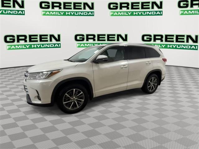 used 2018 Toyota Highlander car, priced at $23,625