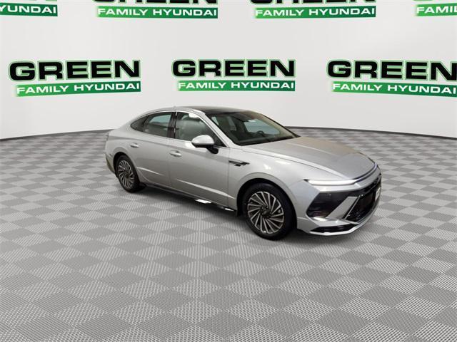 new 2025 Hyundai Sonata Hybrid car, priced at $36,923