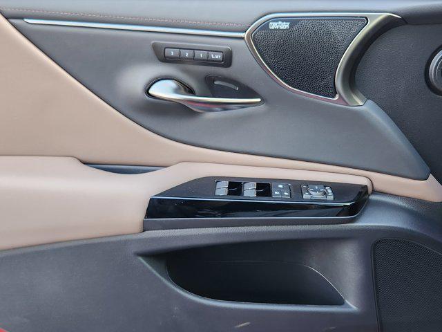 new 2025 Lexus ES 300h car, priced at $56,454