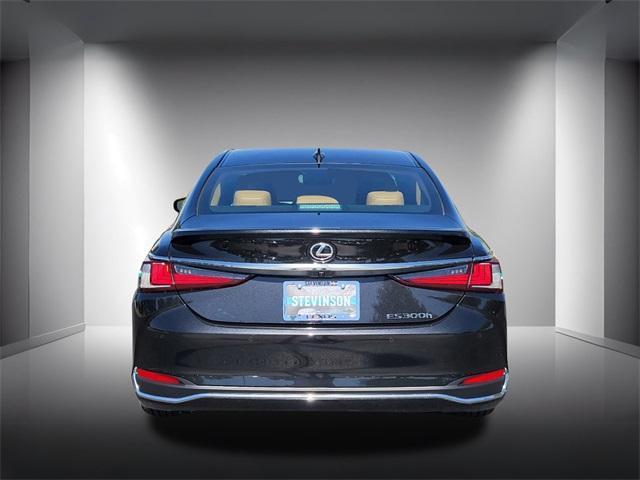 new 2025 Lexus ES 300h car, priced at $50,024