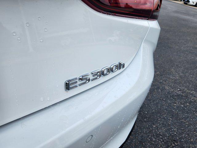 new 2025 Lexus ES 300h car, priced at $50,989