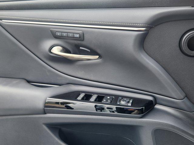 new 2025 Lexus ES 300h car, priced at $50,989