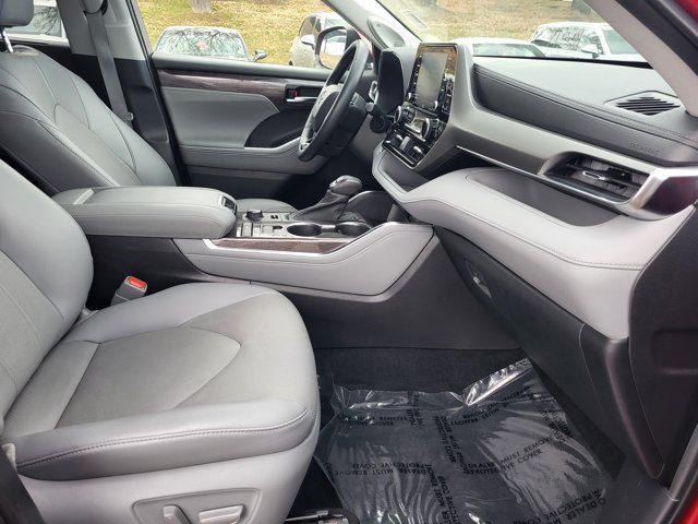 used 2021 Toyota Highlander car, priced at $37,201