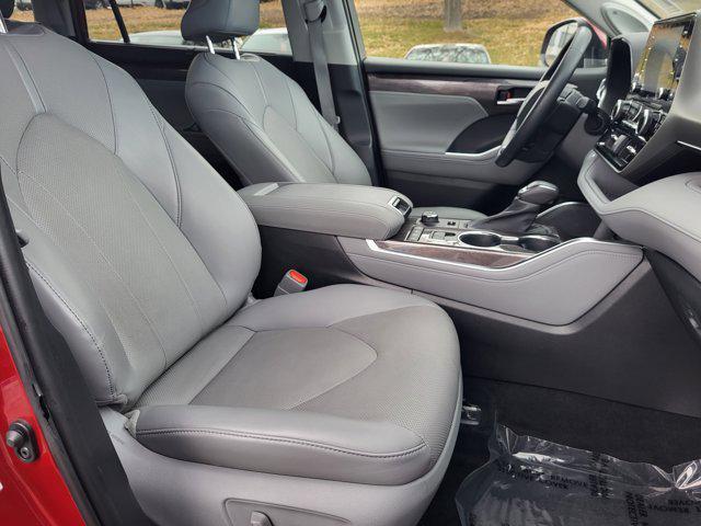 used 2021 Toyota Highlander car, priced at $37,201