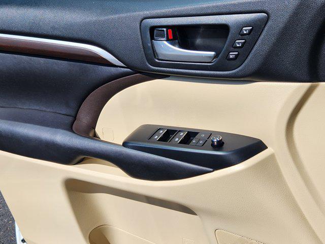 used 2016 Toyota Highlander car, priced at $29,298
