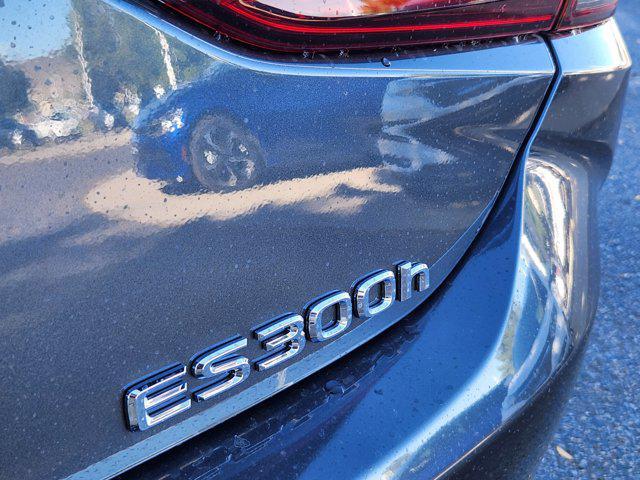 new 2025 Lexus ES 300h car, priced at $56,454