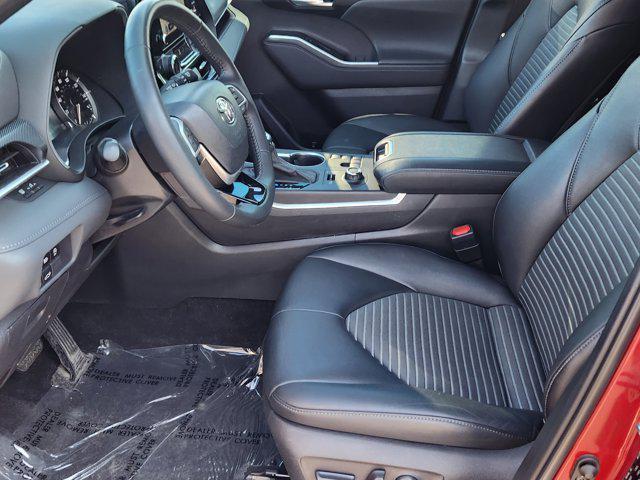 used 2023 Toyota Highlander car, priced at $39,299