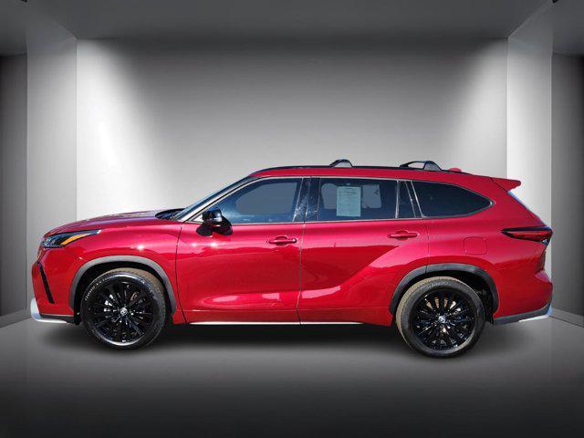 used 2023 Toyota Highlander car, priced at $39,299