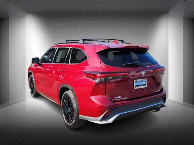 used 2023 Toyota Highlander car, priced at $39,299