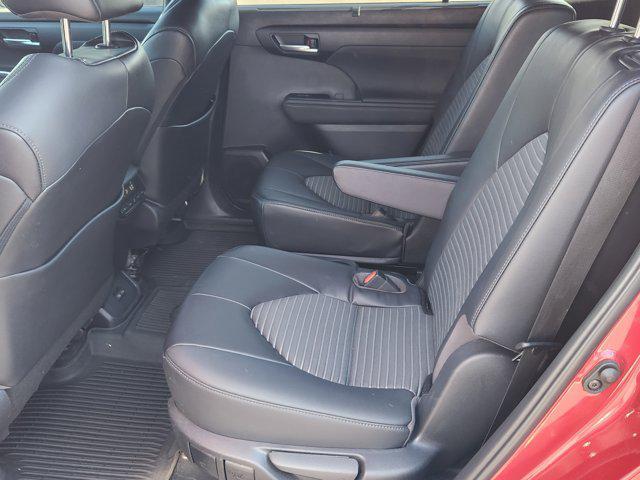 used 2023 Toyota Highlander car, priced at $39,299
