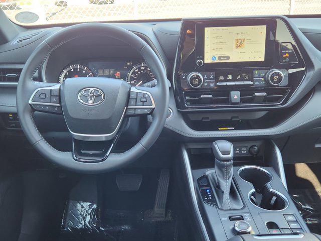 used 2023 Toyota Highlander car, priced at $39,299