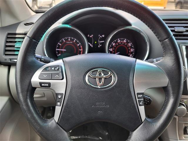 used 2013 Toyota Highlander car, priced at $13,149