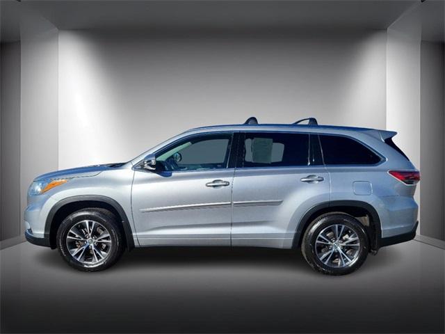 used 2016 Toyota Highlander car, priced at $16,198