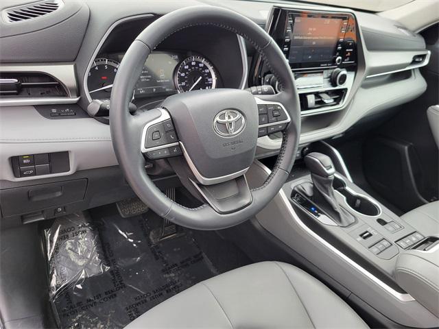used 2022 Toyota Highlander car, priced at $35,298