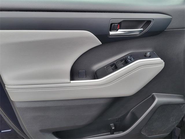used 2022 Toyota Highlander car, priced at $37,249