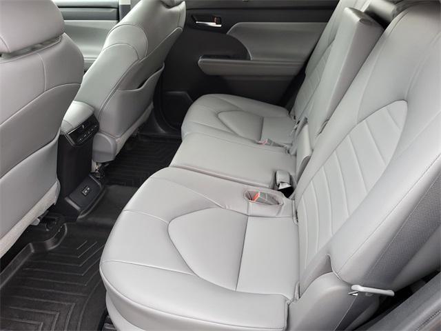 used 2022 Toyota Highlander car, priced at $37,249