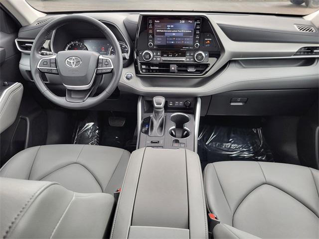 used 2022 Toyota Highlander car, priced at $35,298