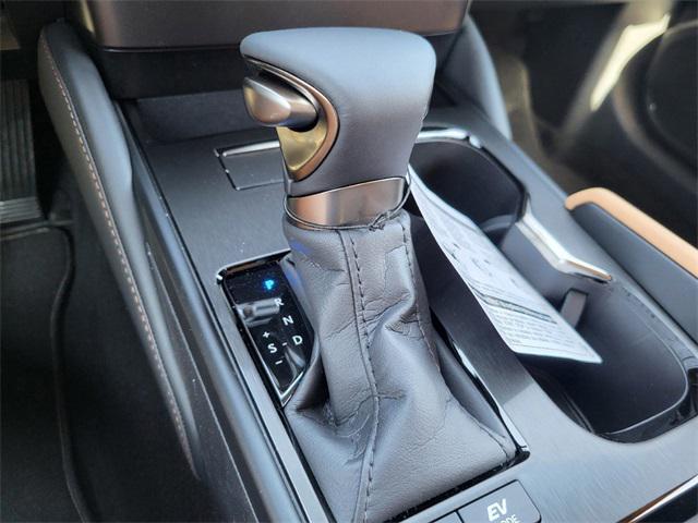 new 2025 Lexus ES 300h car, priced at $50,524