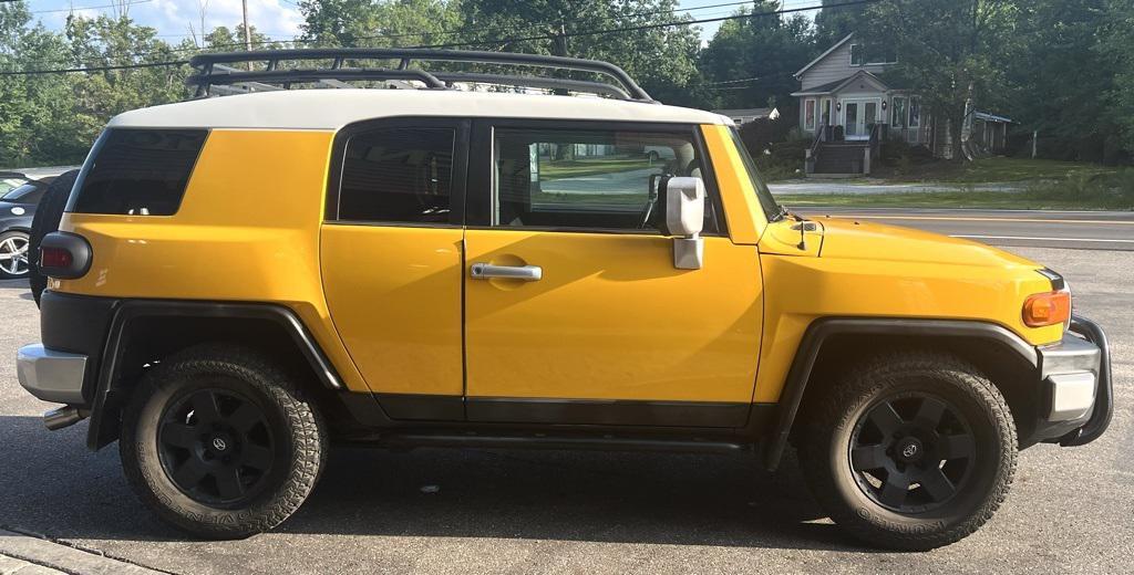 used 2007 Toyota FJ Cruiser car, priced at $7,999