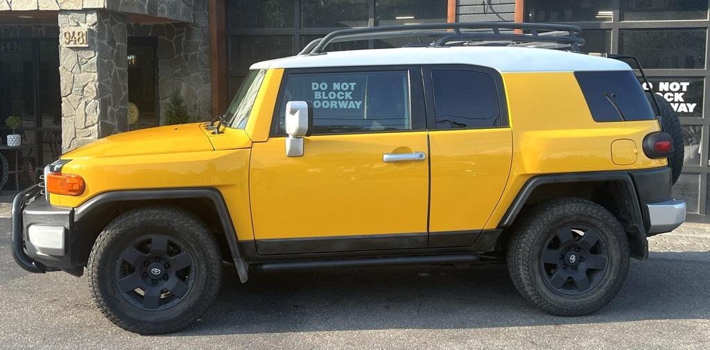 used 2007 Toyota FJ Cruiser car, priced at $7,999