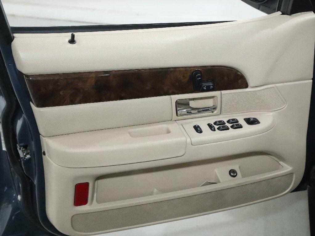 used 2008 Mercury Grand Marquis car, priced at $10,999