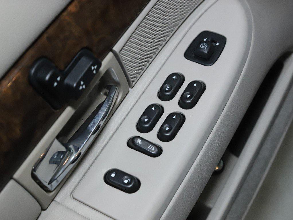 used 2007 Mercury Grand Marquis car, priced at $7,999