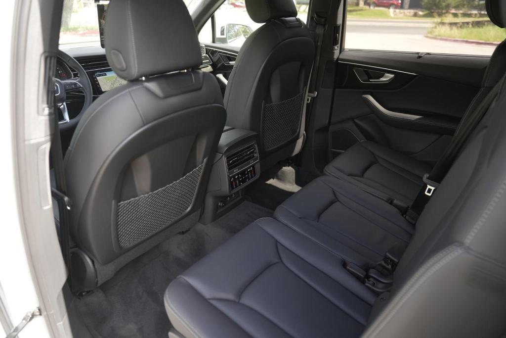 new 2025 Audi Q7 car, priced at $65,754
