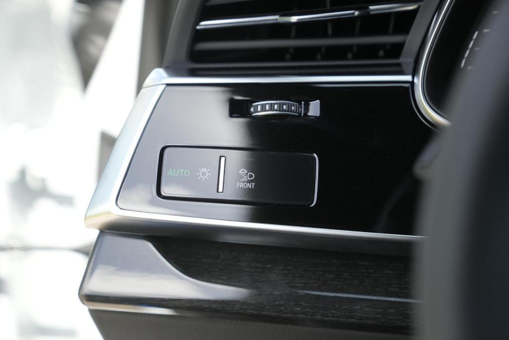 new 2025 Audi Q7 car, priced at $65,754