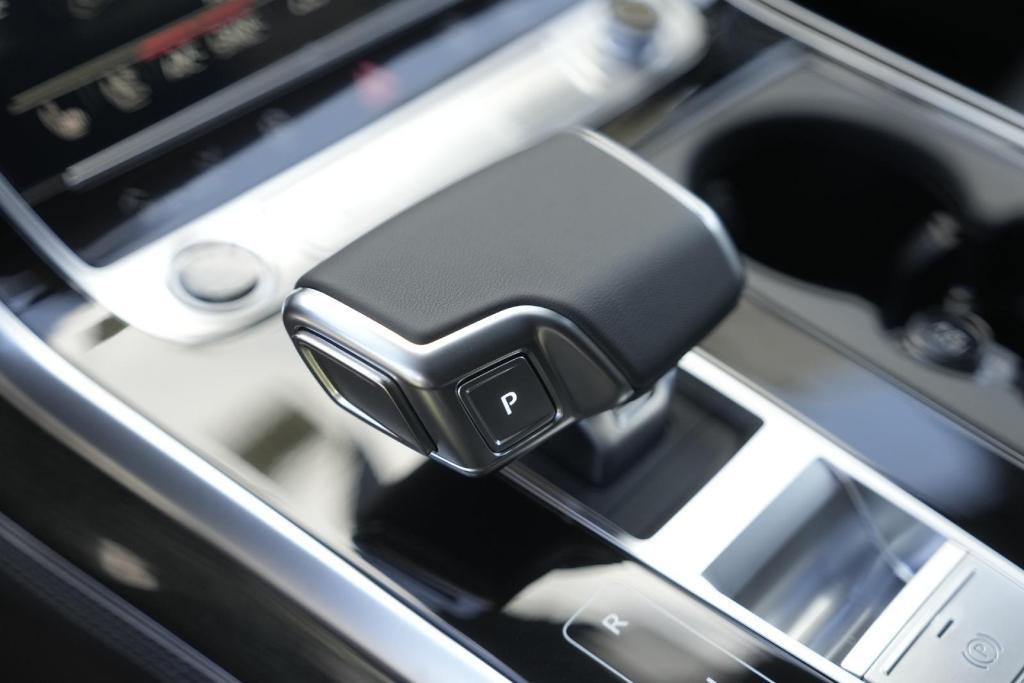 new 2025 Audi Q7 car, priced at $65,754