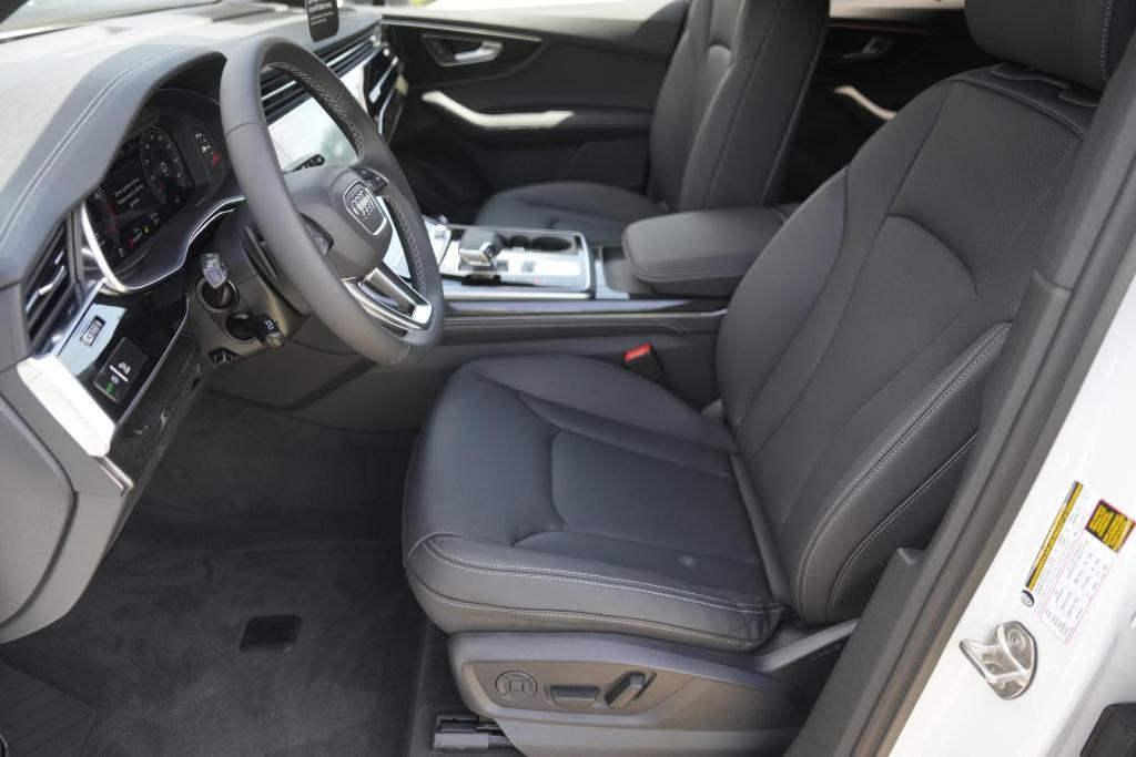 new 2025 Audi Q7 car, priced at $65,754