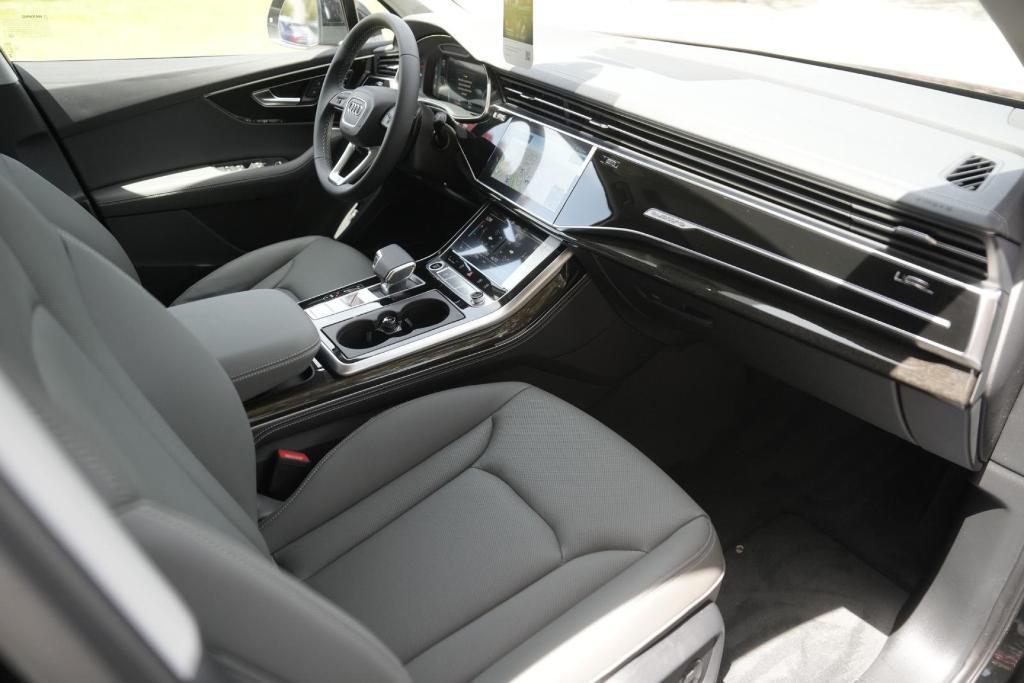 new 2025 Audi Q7 car, priced at $72,029