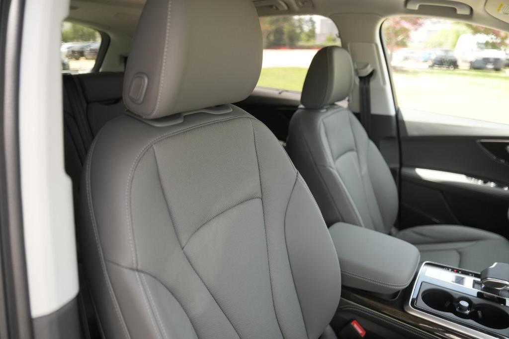 new 2025 Audi Q7 car, priced at $72,029