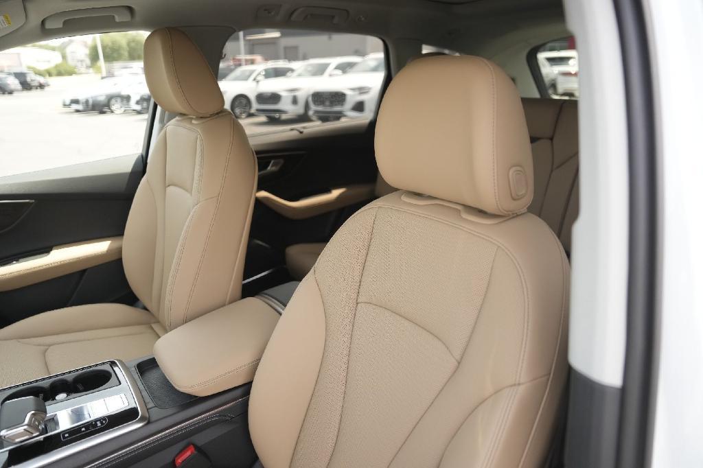 new 2025 Audi Q7 car, priced at $73,038