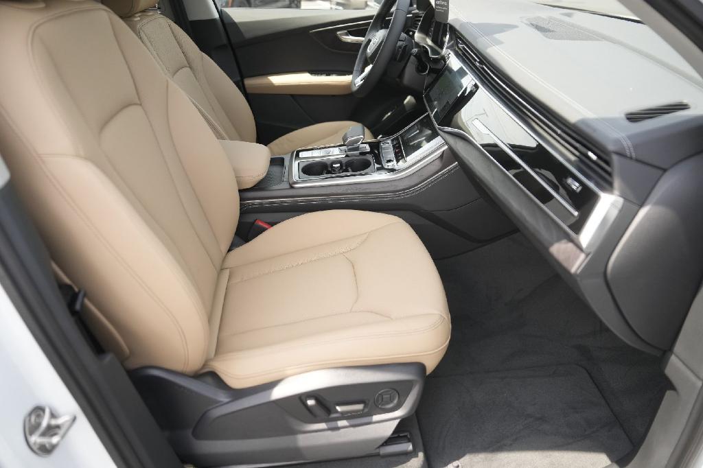 new 2025 Audi Q7 car, priced at $73,038