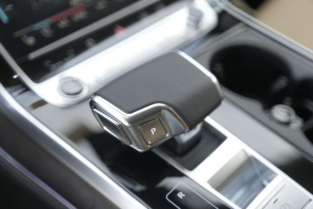 new 2025 Audi Q7 car, priced at $73,038